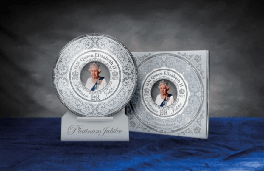 2022 HM Queen Elizabeth ll 70th Platinum Jubilee Ceramic Plate Gift Souvenir - The Novelty Gift Shop