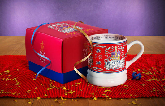 Queen Elizabeth ll Platinum Jubilee Commemorative Vintage Mug Cup Gift Souvenir