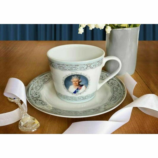 Queen Elizabeth Platinum Jubilee Commemorative Cup & Saucer Set Gift Souvenir